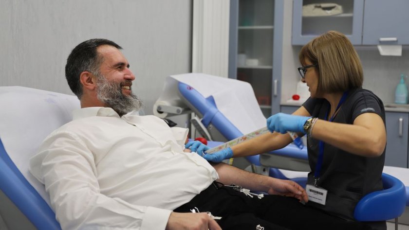 За християнското семейство: Свещеници дариха кръв във ВМА 