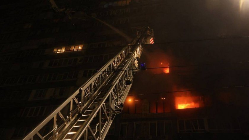 Погребаха майка и детето ѝ „изгорени до смърт“ при руски удар