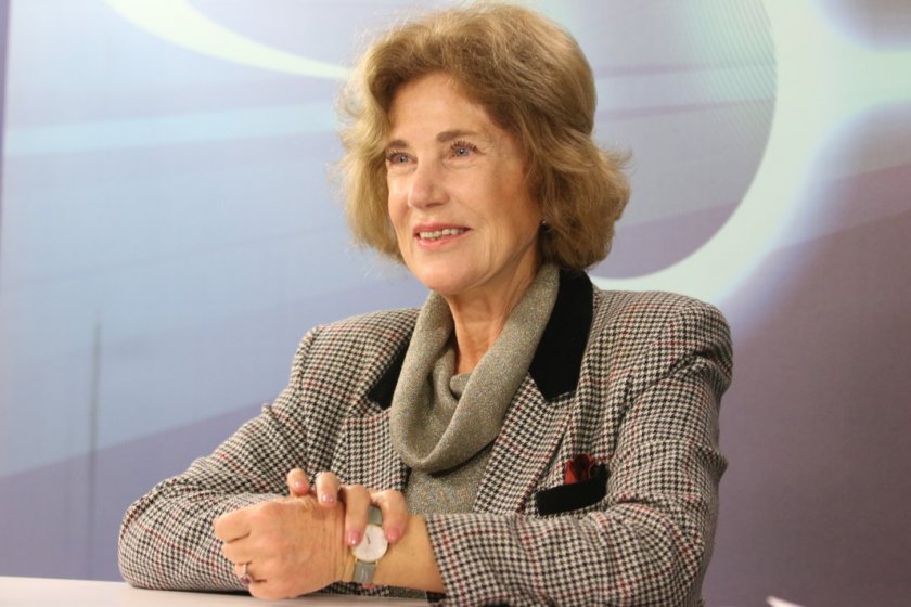 Елена Поптодорова: Прекратяването на бойните действия в Украйна е все още далеч