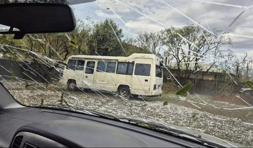 Погром в Брисбън: 800 000 мълнии и градушка като портокал