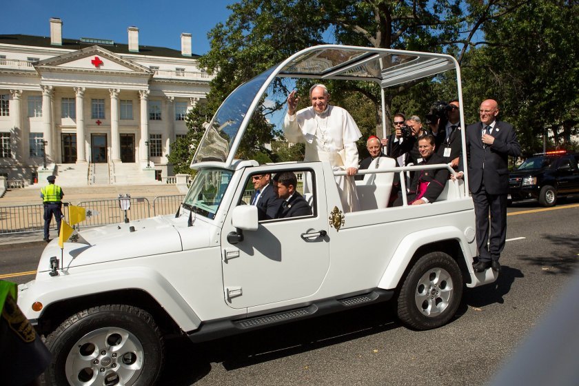 Папамобилът на Франциск вече е мобилна клиника за деца в Газа