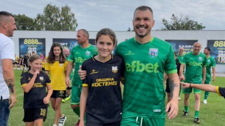 ЕТО ГО ЛИДЕРА: Божинката подкрепи протеста!