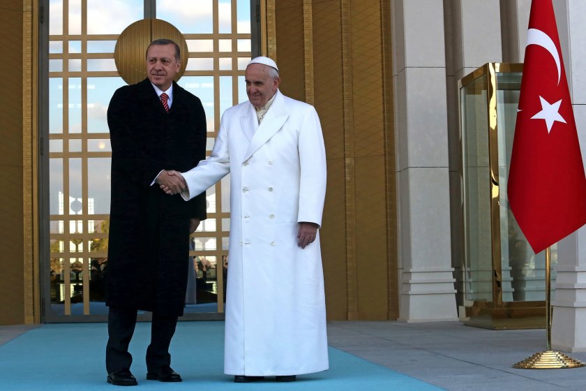 Папата пристигна в Турция 