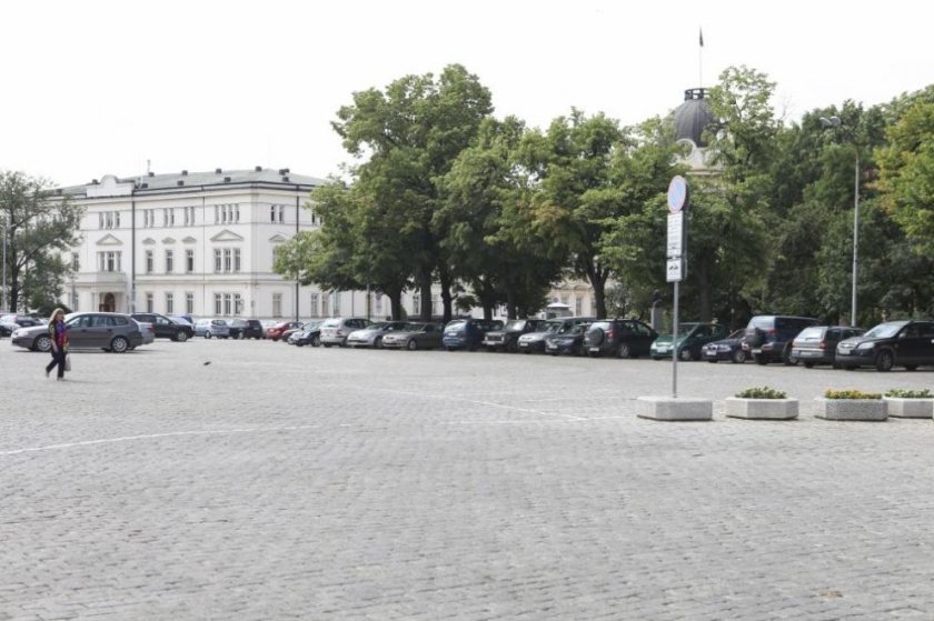 ИЗВЪНРЕДНО: Депутатите остават без паркинг от 1 декември