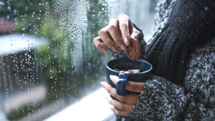 Не излизайте без гумени ботуши, дъждовете не спират