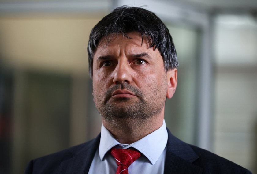 Официално: Петима полицаи и трима протестиращи са пострадали снощи (ВИДЕО)