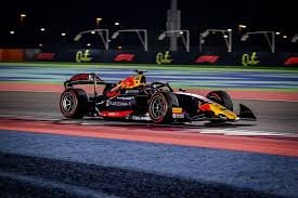 Инцидент отне дебютния подиум на Никола Цолов във Формула 2 