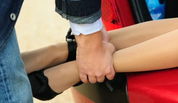 Четирима мъже са задържани след сигнал за грабеж и отвличане на жена в Николаево