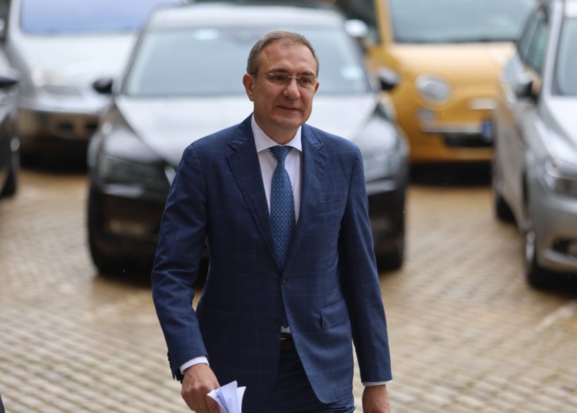 Гуцанов: Чухме хората на улицата