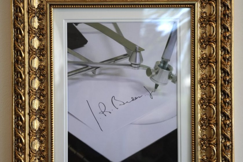 Тръмп отмени укази на Байдън, подписани с автописалка