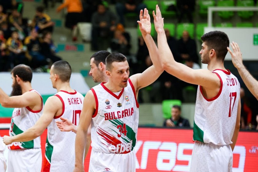 България стартира с победа квалификациите по баскетбол