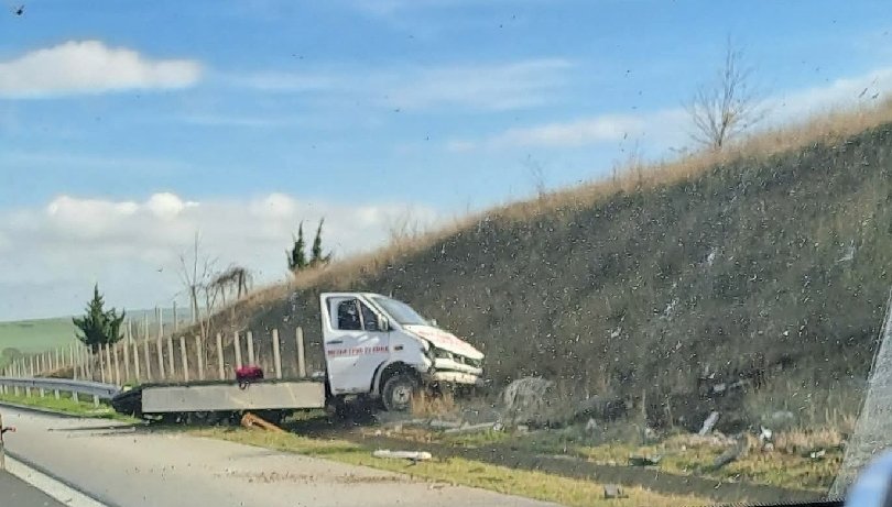 Камионче самокатастрофира на магистрала "Тракия" (СНИМКА)