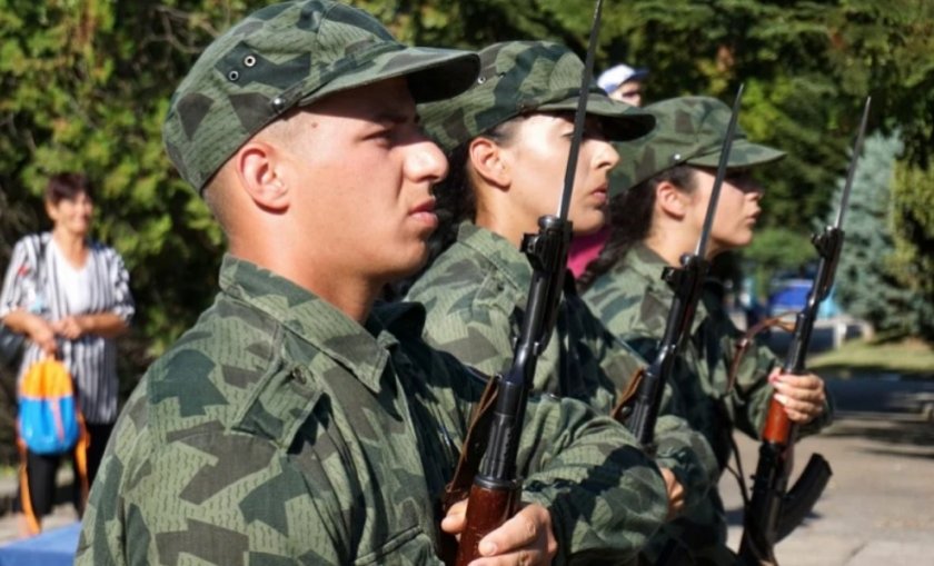 Запрянов: Връщането на казармата не е на дневен ред