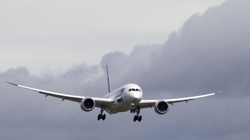 Полски пътнически самолет се отклони от пистата 