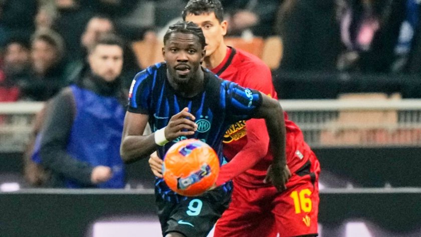 Интер и Наполи на 1/4-финал за купата - единият с погром, другият - през "иглени уши"