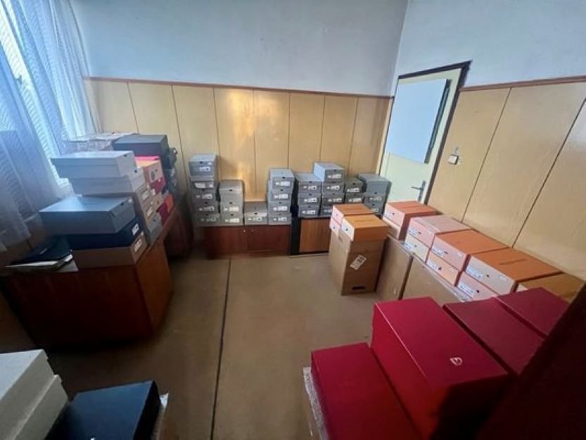 ГДБОП разби банда за продажба на стоки менте (СНИМКИ)