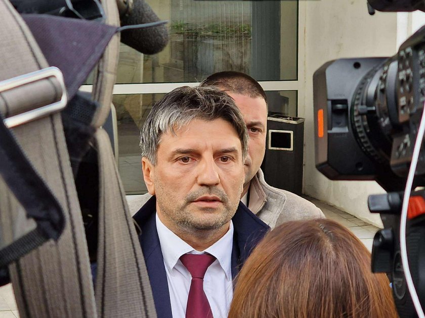 СДВР: Бобоков - младши е задържан, спипан е да пали кофа за боклук