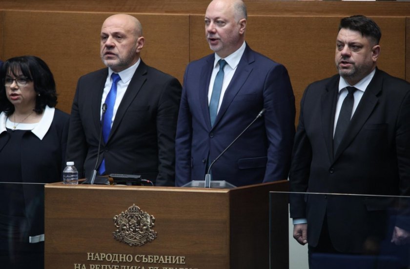 Ако правителството на ГЕРБ не подаде оставка, ПП-ДБ се заканиха