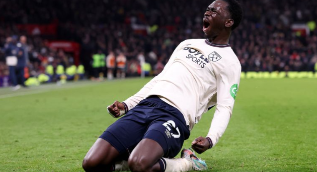 "Чуковете" удариха на "Олд Трафорд", феновете на домакините освиркаха своите