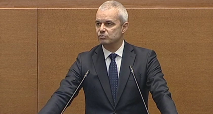 Размразената дъвка за референдума на Радев - нов повод да писка Копейкин