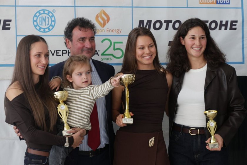 Сексбомбите ни Лора, Валентина и Мария взеха точки за световната купа