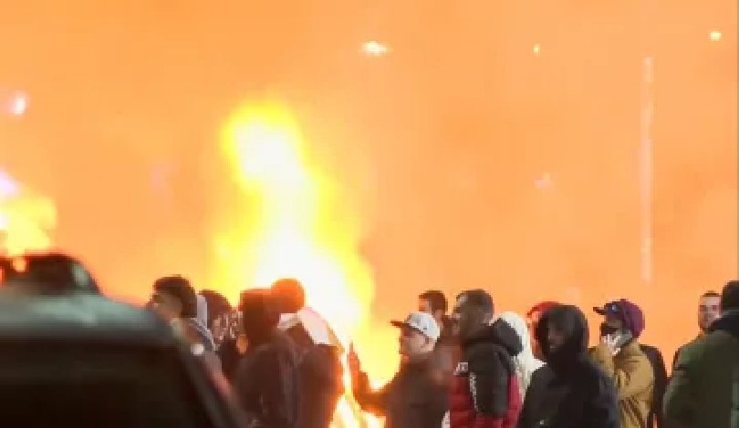 Раниха журналист и полицай, има припаднали! Пожар пред офиса на ГЕРБ (Обзор) 