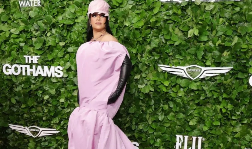 Риана се появи в потресаващ тоалет на филмовите награди „Готъм“