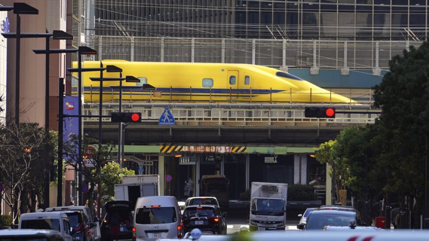 Лебед на релсите насмете японските влакове-стрела