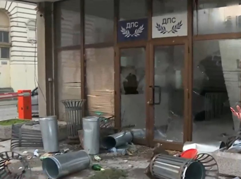 Румънски хулиган, който е трошил сградите на ДПС и ГЕРБ,