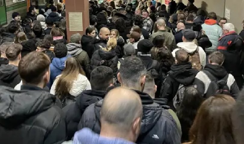 Метрото е препълнено заради протеста