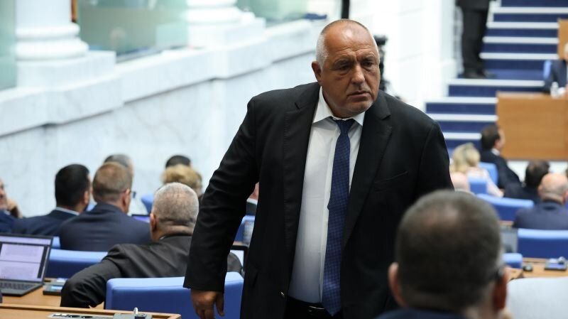 Според мен до Нова година правителството ще падне и трябва