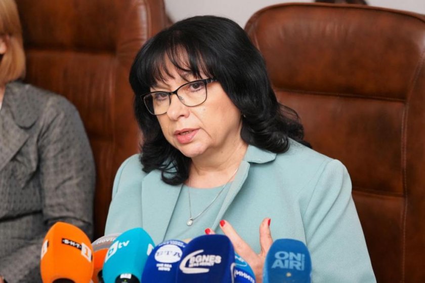 Теменужка закри срещата с Тристранката 