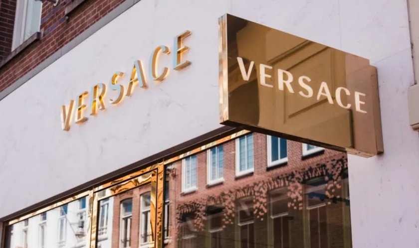 „Прада“ купи модния си конкурент „Версаче“