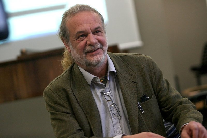 Евгений Дайнов: Протестът стана революция