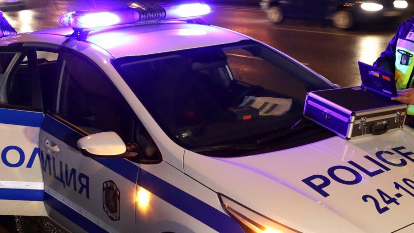 Кола се вряза в заведение за бързо хранене във Враца