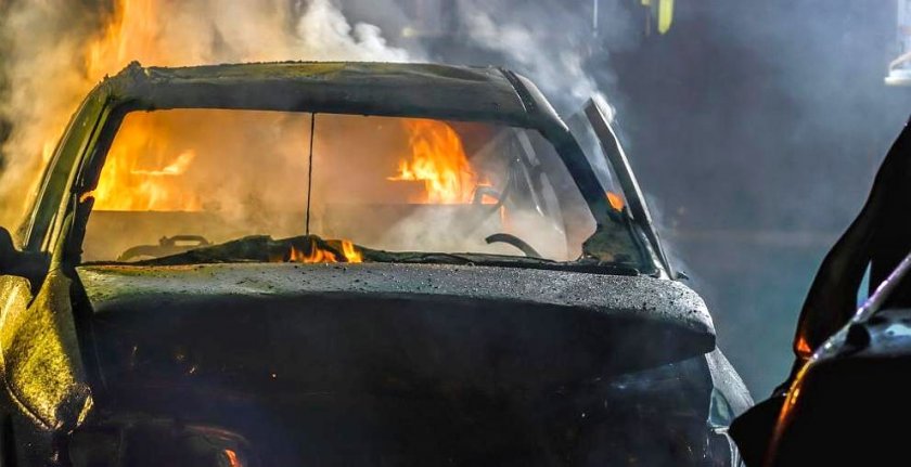 Кола пламна в пловдивския квартал "Коматево"