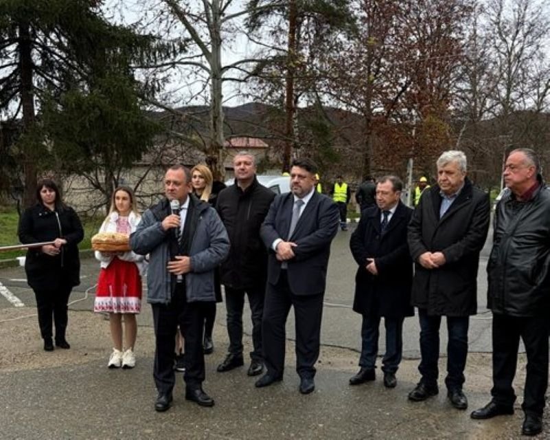 Министър Иван Иванов показа обновения водопровод в село Едрево