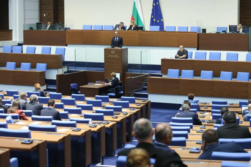 Гласуването на вота на недоверие неочаквано се отложи 