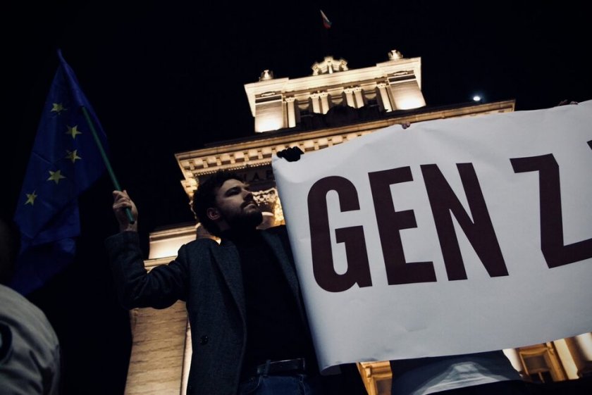 Студенти и лекари се включват в протест в София