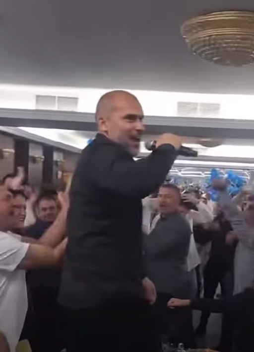 "Сини" утайки от обществото крещят: Смърт за Любо Пенев! Смърт за ЦСКА! (ВИДЕО)