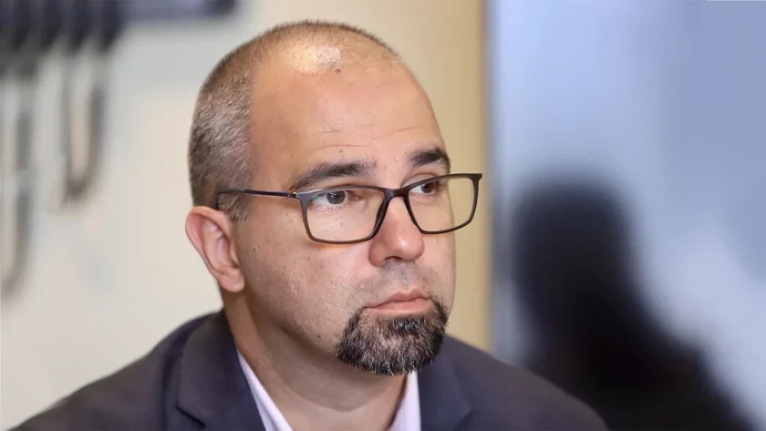 Не бива да очакваме от протеста да ни дава алтернатива.