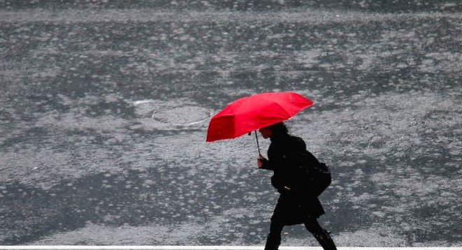 Стойте на сухо: Жълт код за валежи е обявен в 16 области