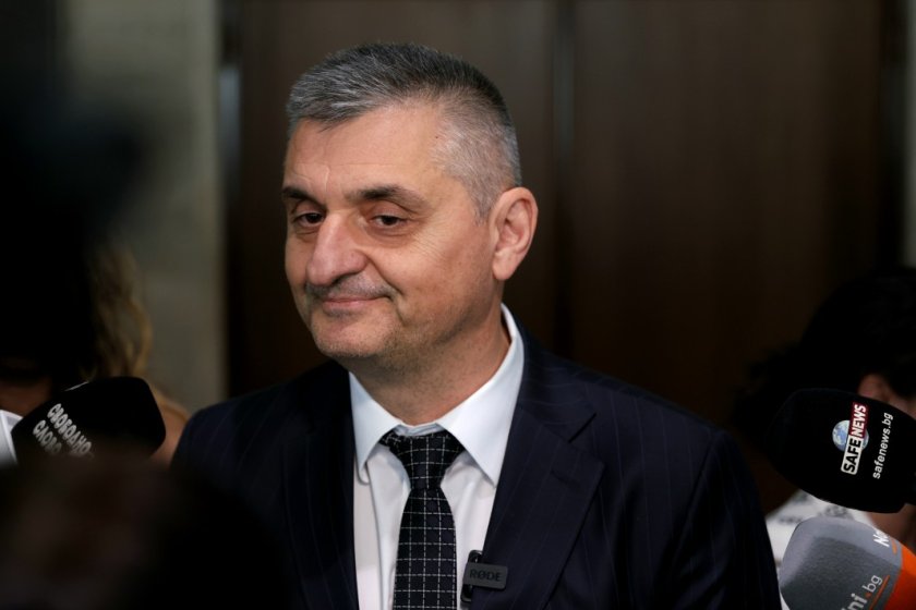 Кирил Добрев се закани на Денков: Спекулира с името на баща ми, ще си го получи
