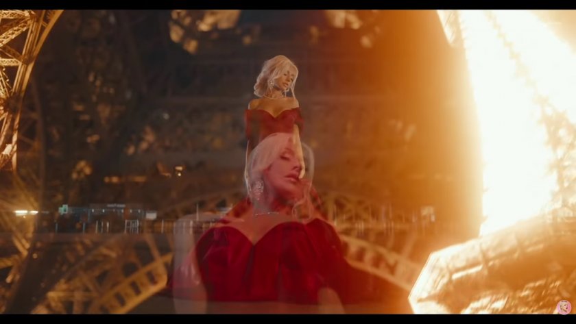 По-секси от всякога: Кристина Агилера засия в Париж (ВИДЕО)