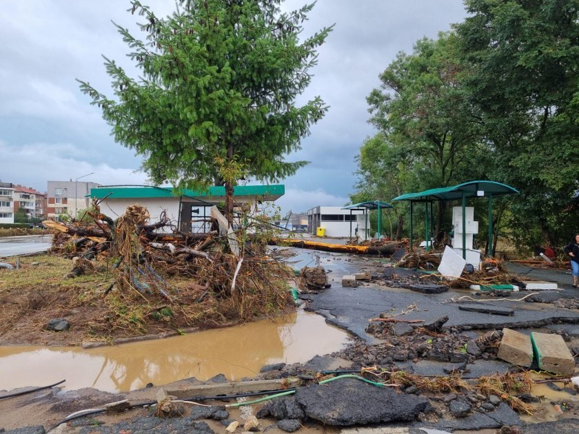 Реки преляха в бургаско, задействаха BG-ALERT