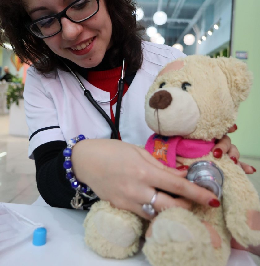 За какво да внимаваме, когато избираме подаръци за най-малките?