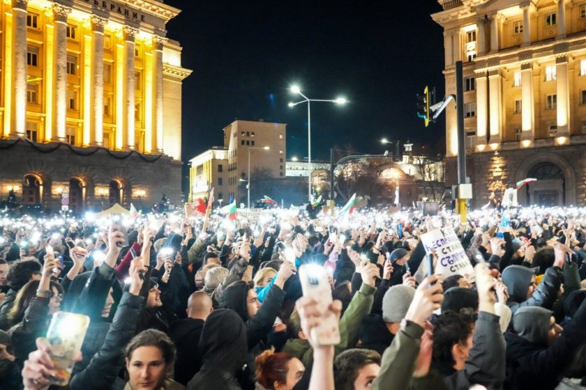 WSJ отбеляза: Поколението Z за първи път свали европейско правителство в България