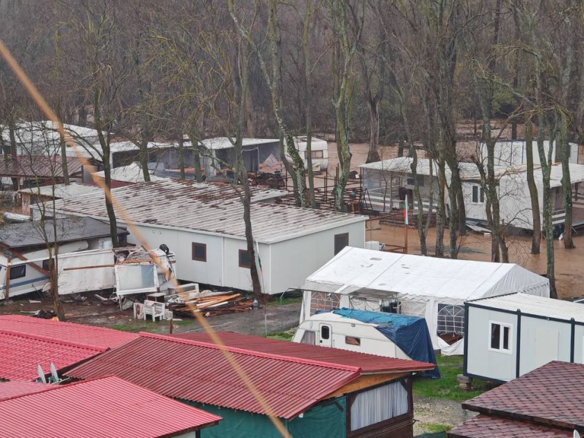 Бедствие: И къмпинг "Арапя" е под вода (СНИМКИ)