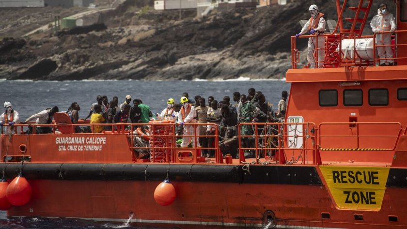 Спасиха 122 мигранти край Форментера и Майорка