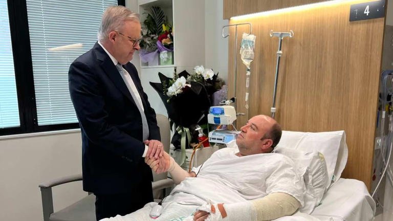 Австралия нарече национален герой сириеца, обезвредил един от нападателите на плажа Бондай